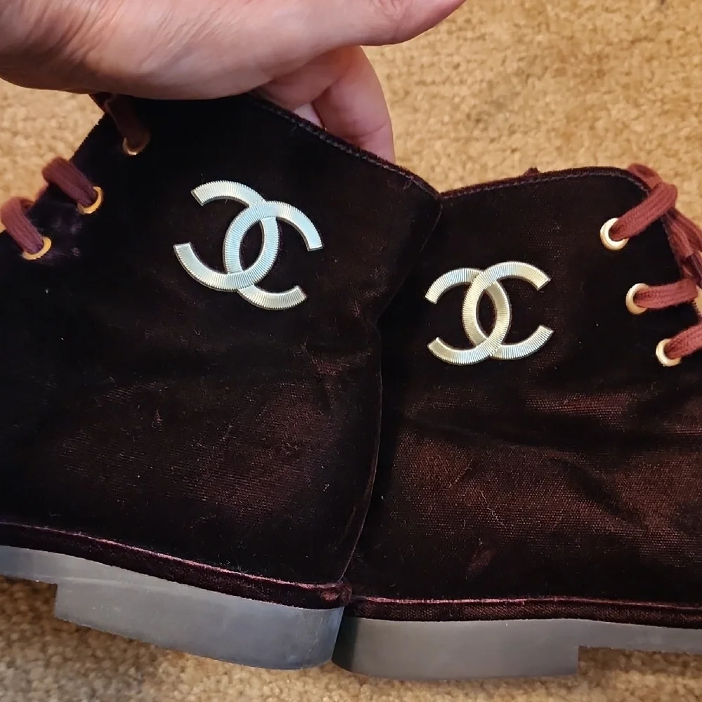 CHANEL Interlocking CC Logo Velvet Burgundy Lace-up Boots - Picture 11 of 14